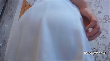 Upskirted a sexy chick in a white dress - nice ass!!