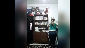 دوربین جاساز کردن برادر ایرانی در اتاق خواهر موقع لخت شدن